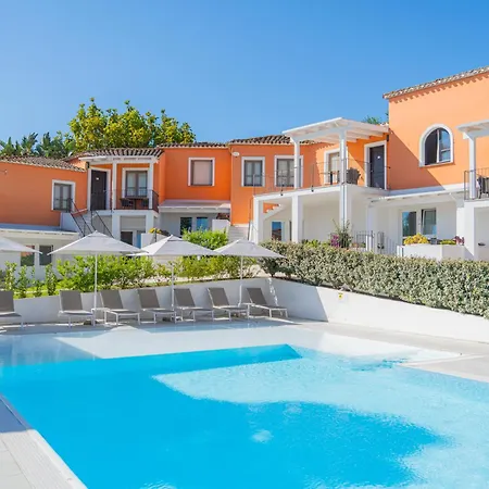 With Swimming Pool In 酒店 *