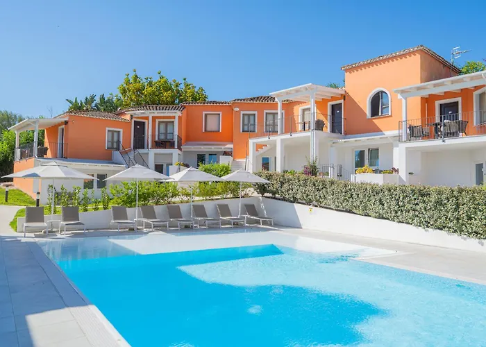 With Swimming Pool In 酒店 *