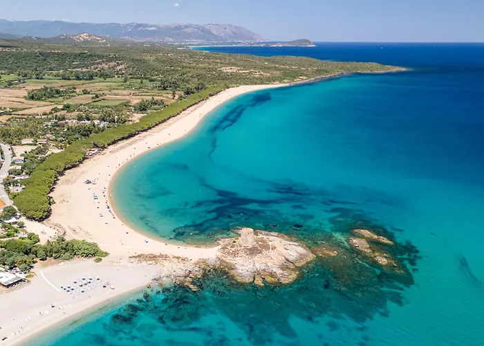 With Swimming Pool In 酒店 *